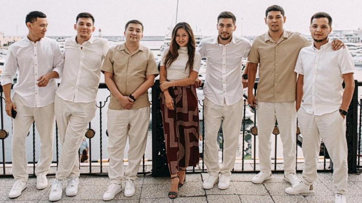    Гульнара Сильбаева в КВН:instagram.com/naarah_s