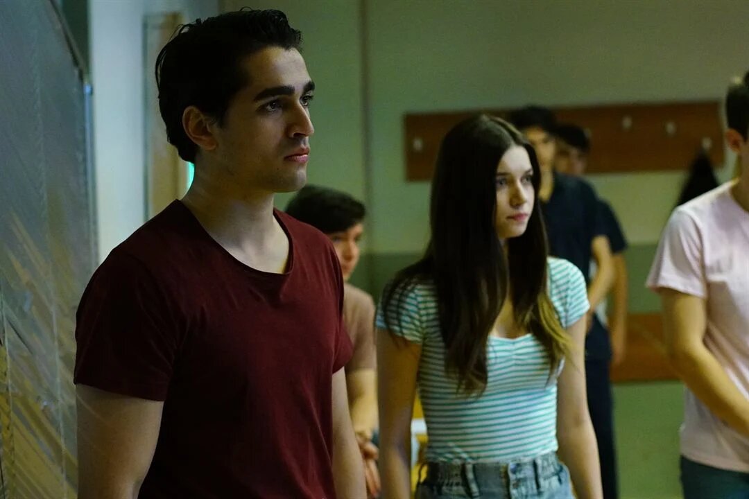 Кадр из сериала "Учитель"