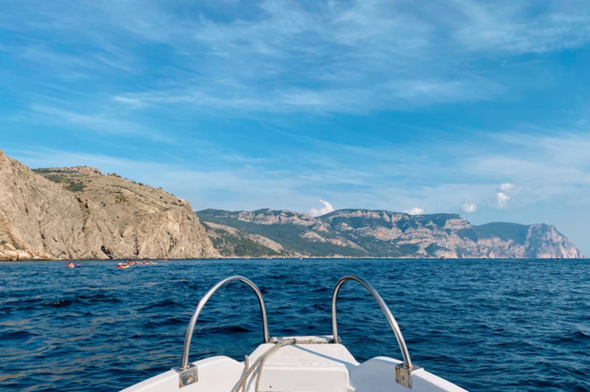    У берегов Крыма яхта потерпела бедствие из-за затопленного судна