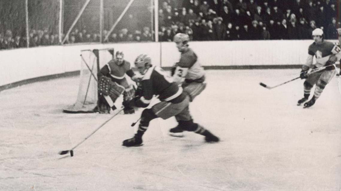 В чемпионатах СССР «Металлург» домашние матчи чаще всего проводил на стадионе «Малютка»