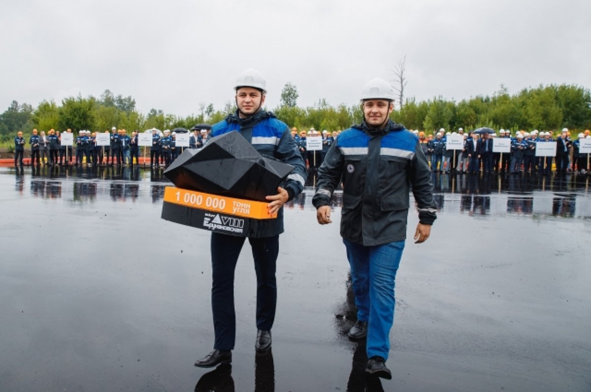    Бригада отрабатывает запасы лавы 48-8 с ноября 2021 года.