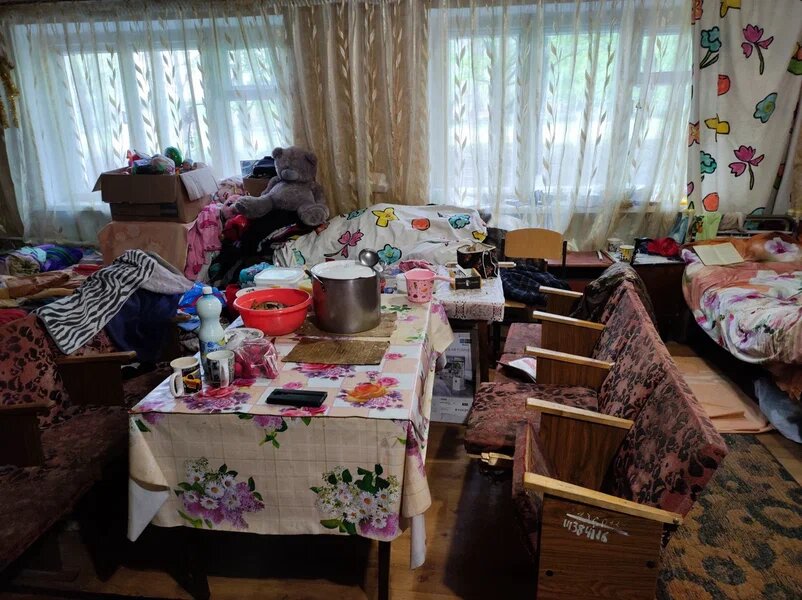 Комната в ПВР, где живет семья 