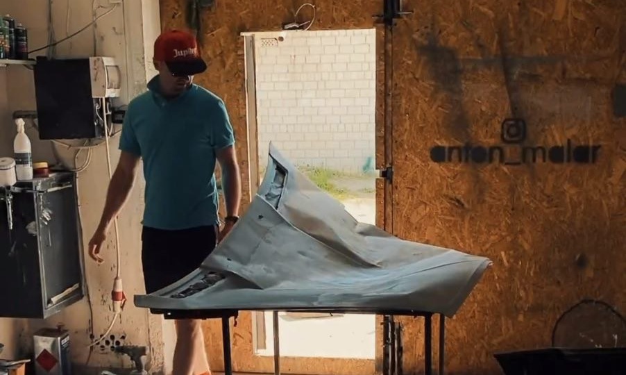 История с капотом на БМВ е28