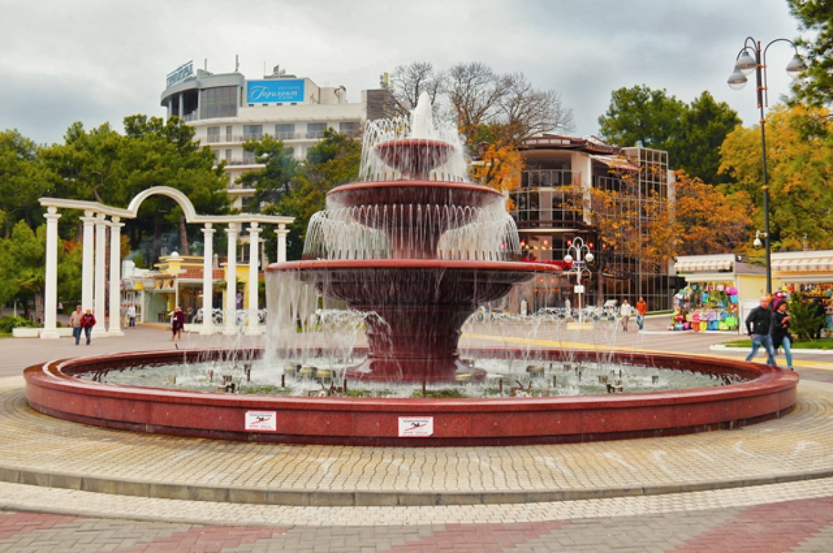    Фонтан на набережной Геленждика