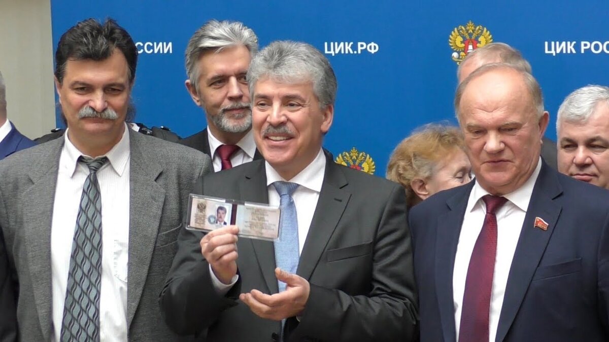    Совместная фотография Андрея Савельева и Павла Грудинина во время предвыборной 
                                                                             кампании