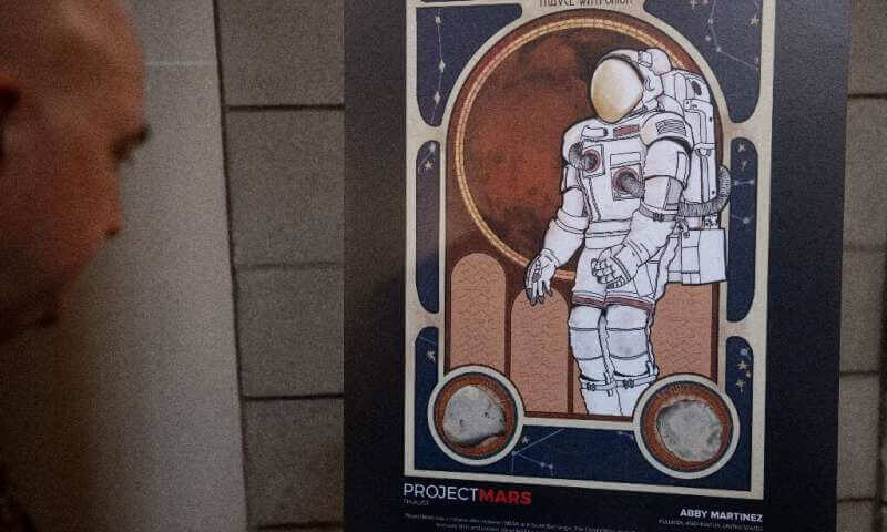 Плакат, рекламирующий высадку людей на Марс.