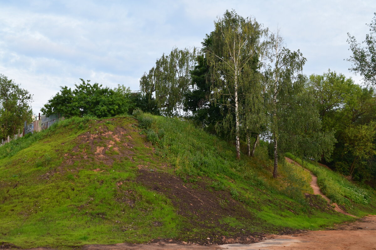 Прибрежные холмы в Рублёво...
