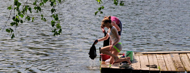 Если у Вас есть дача без водопровода - то такой метод стирки должен быть знаком.