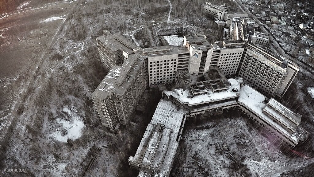 Фото 2. Вид на госпиталь с воздуха.