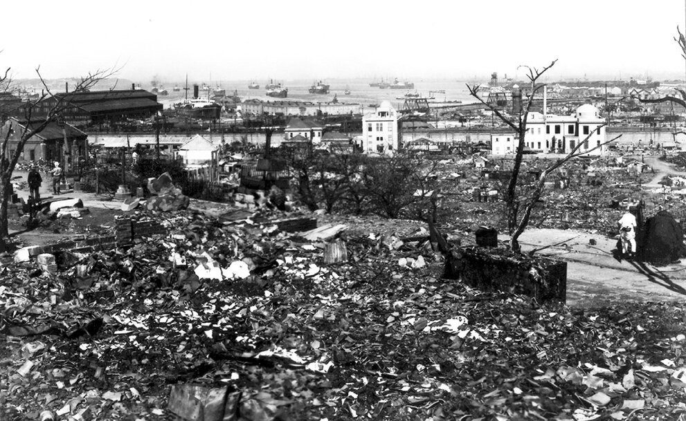 Первое землетрясение. Йокогама землетрясение 1923. Великое землетрясение Канто 1923. Япония 1923 великое землетрясение. Землетрясение в Токио 1923.