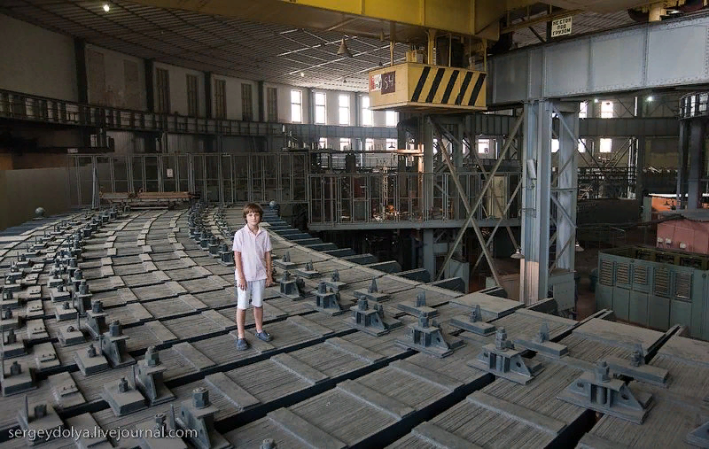 Синхрофазотрон. https://ru.fishki.net/picsw/082010/10/post/sinhrofazotron/019.jpg
