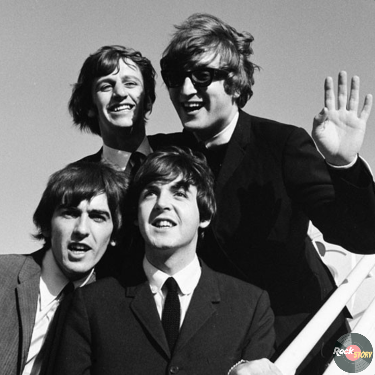 На фотографии участники группы The Beatles 