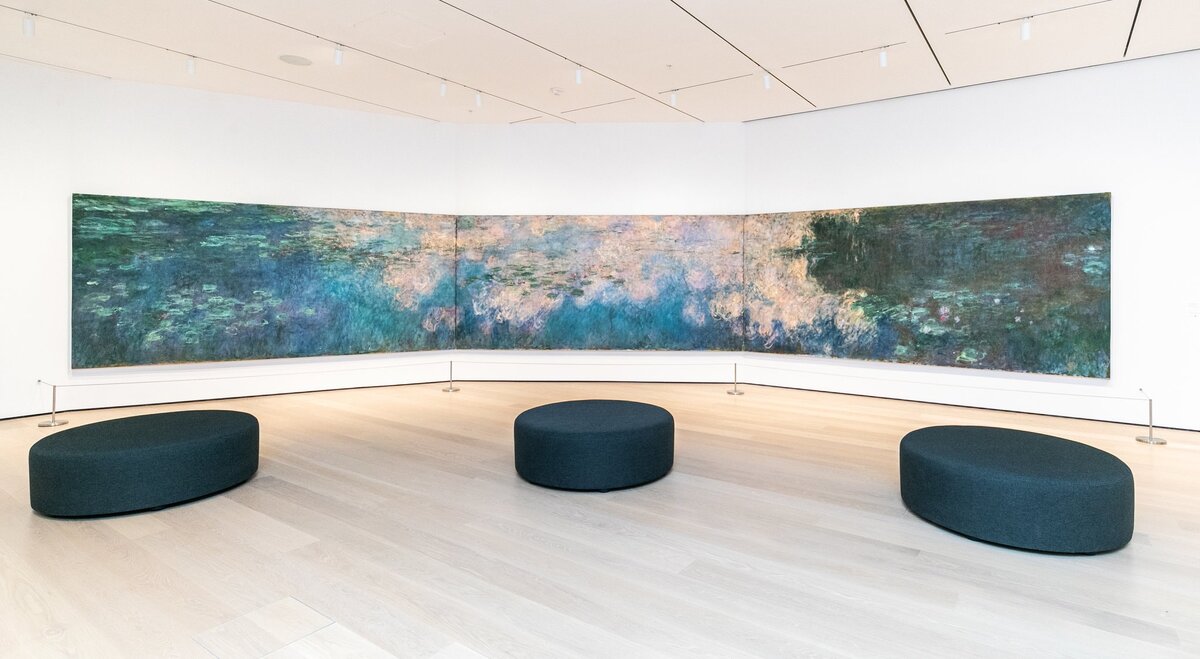 "Водяные лилии"(1914–26) в его новый дом в Галерее 515, в крыле Геффена, в юго-западном углу башни Жана Нувеля.  Фото:  Джина Мун