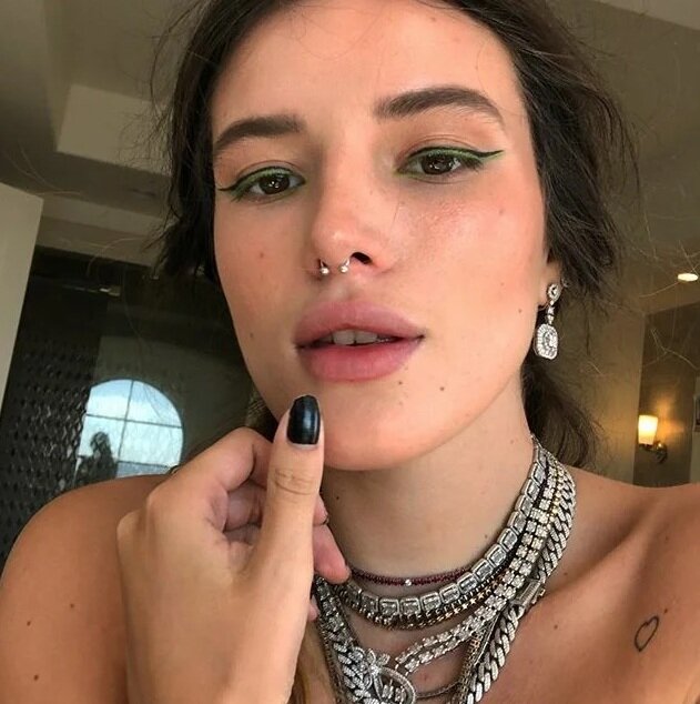 Беллу Торн https://www.instagram.com/bellathorne/
