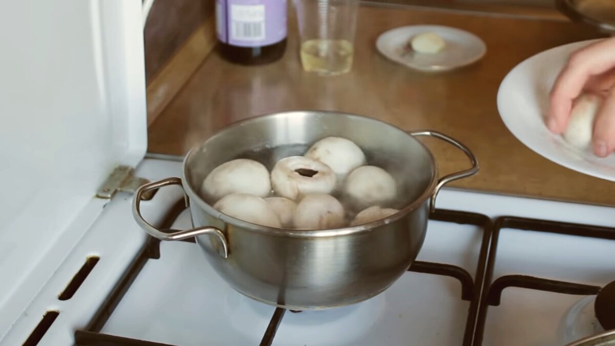 На любой праздник готовлю запеченные шампиньоны и они всегда пользуются  успехом, а времени требуют совсем немного | IrinaCooking | Дзен