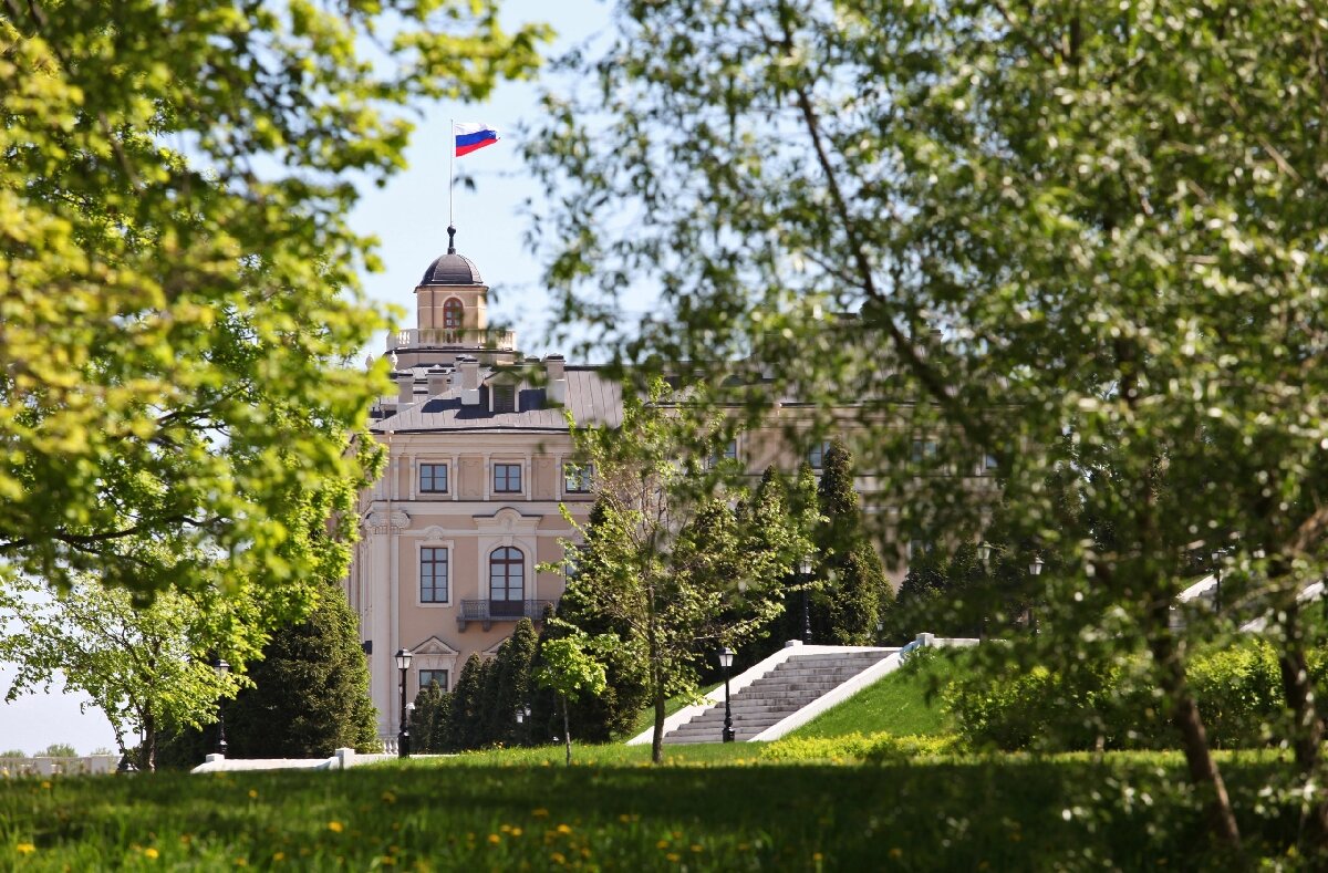 Константиновский дворец