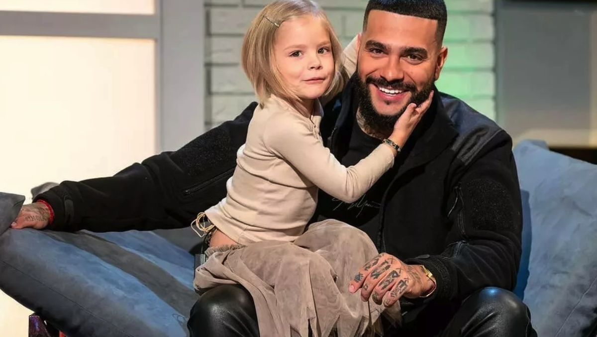 Алиса с папой. А какая у нее собака узнаете прочитав эту статью! Фото из открытых источников Яндекс.картинки