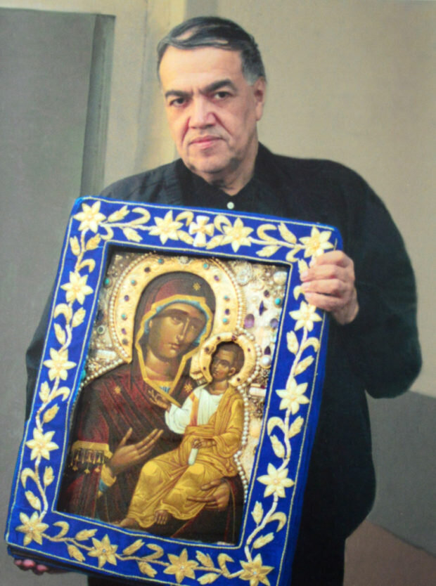 Иосиф Муньос с Иверской иконой Божией Матери