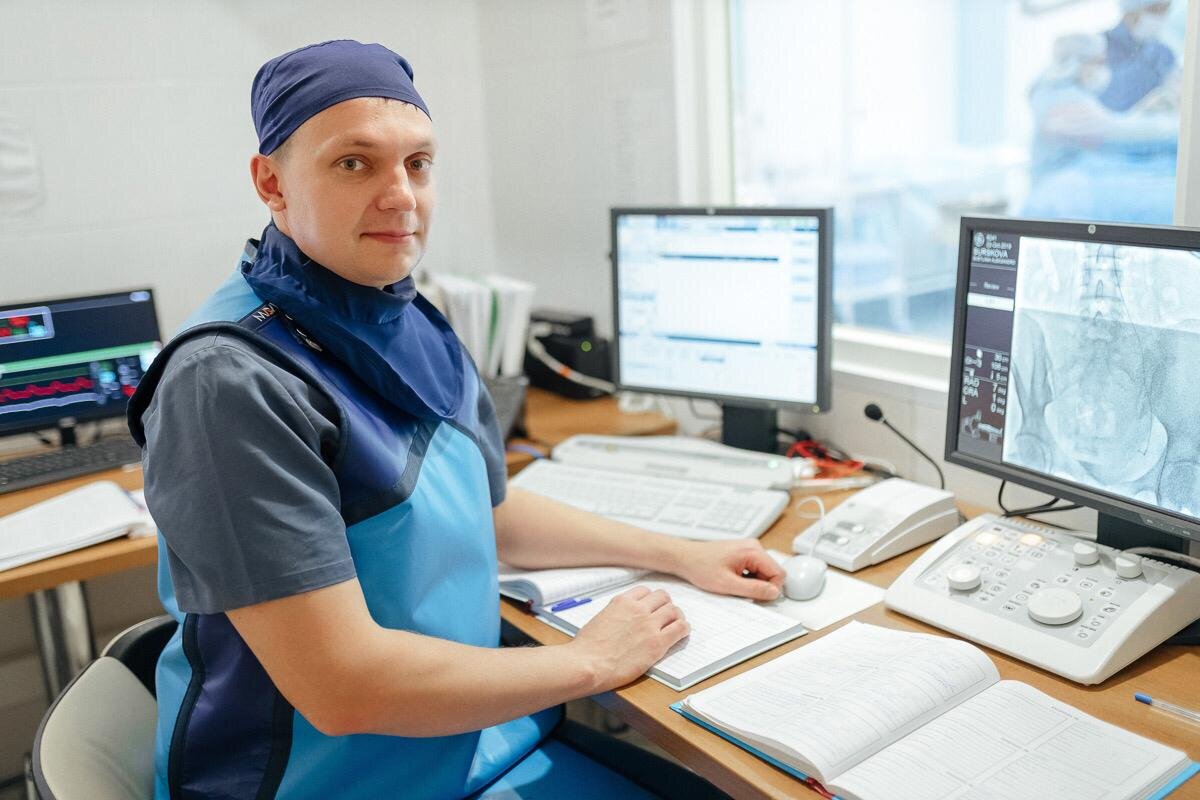 Руководитель Центра спасения конечностей, врач Дмитрий Тютьнев