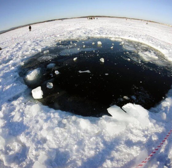 https://www.welt.de/wissenschaft/weltraum/article114008568/Krater-am-Grund-des-Tschebarkul-Sees-gefunden.html