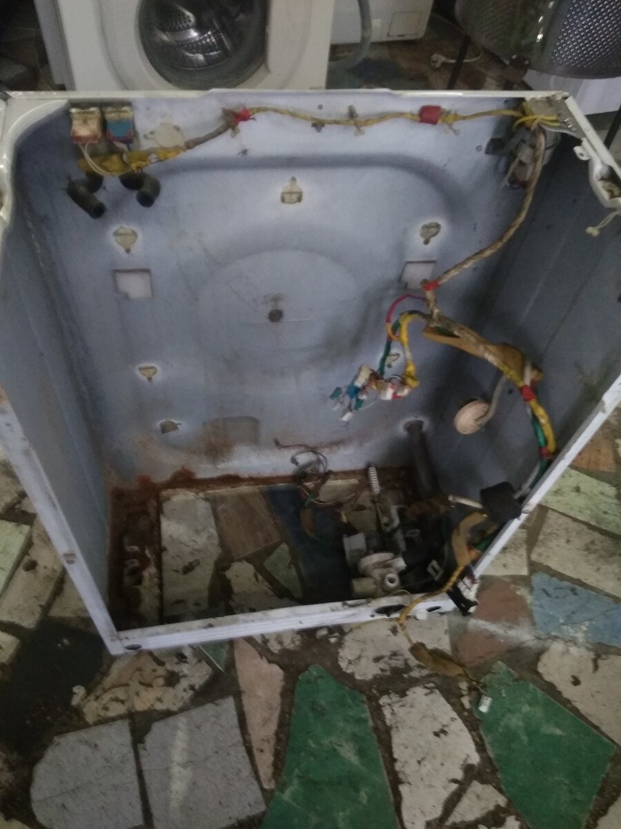 Задняя крышка