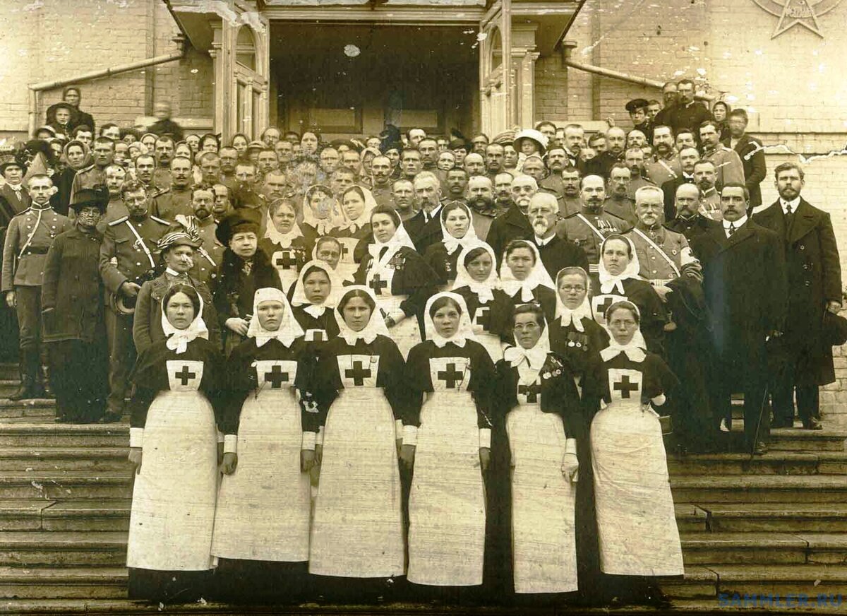 Волонтерки перед отъездом на дальневосточный фронт, 1905г. 