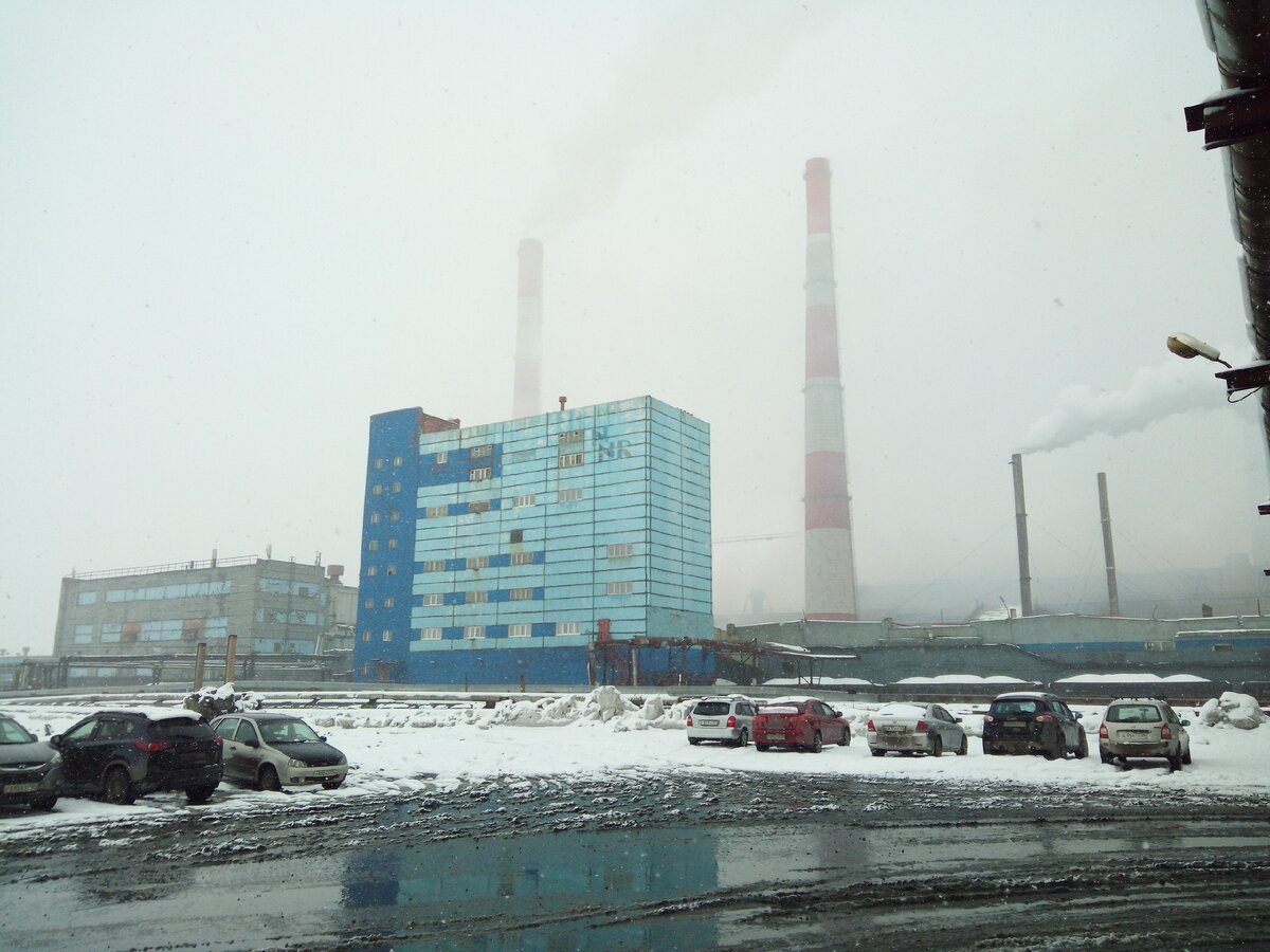 Медное норильск. АБК медного завода Норильск. Спортзал на Медном заводе Норильск. Лето Норильск медный завод. Медный завод Норильск насосная