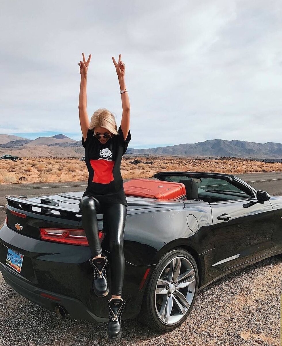 Стильный тотал-black лук.