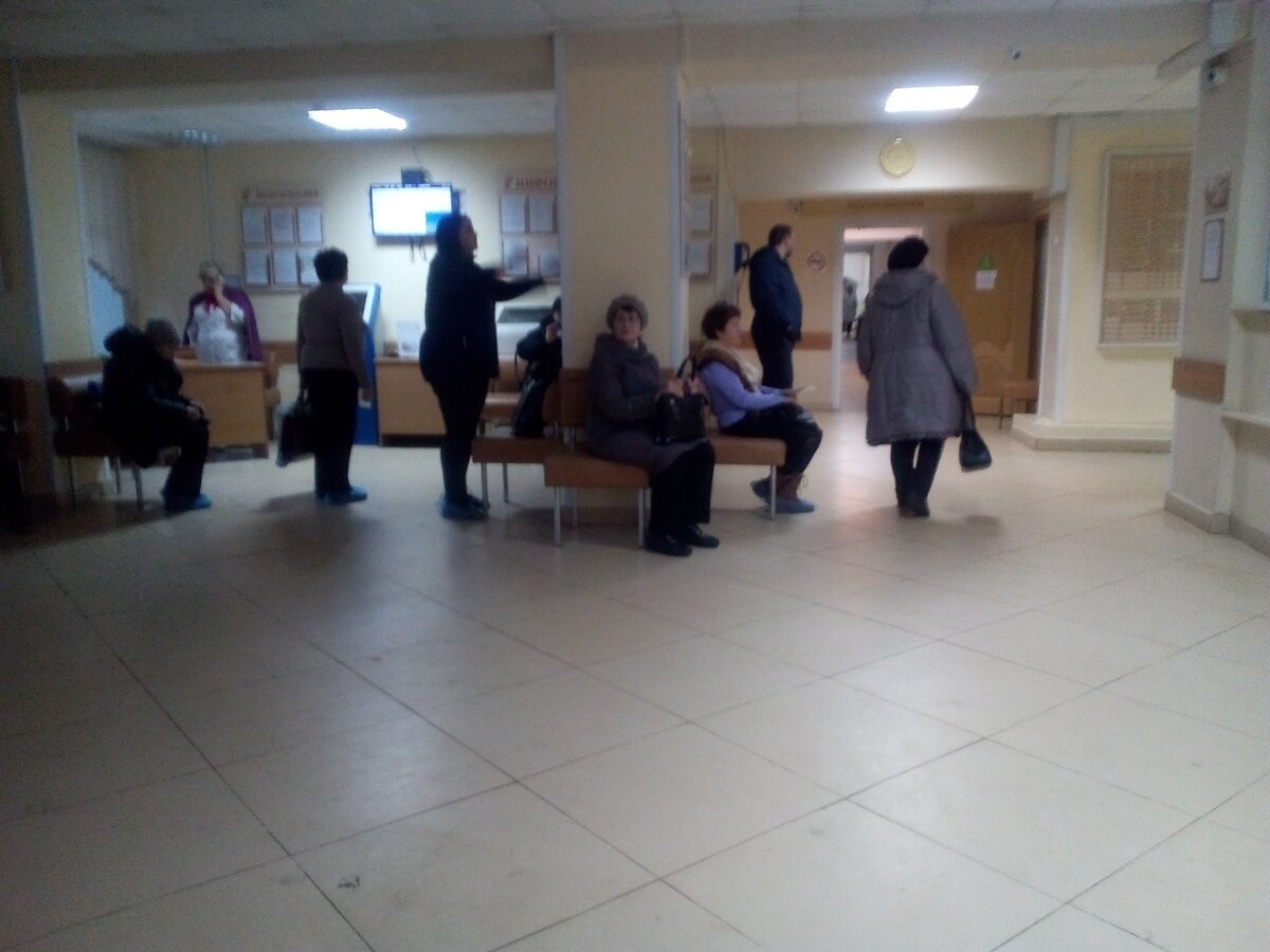 в коридорах той самой поликлиники