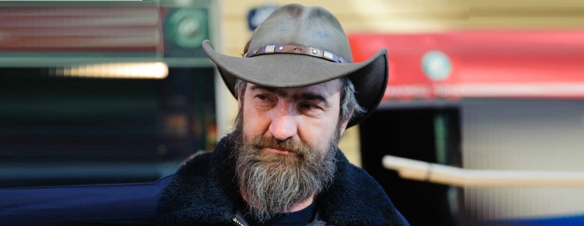 Питерский волшебник с малой садовой. Волшебники петербурга. Харьковский волшебник. Волшебники петербурга. Волшебники петербурга.