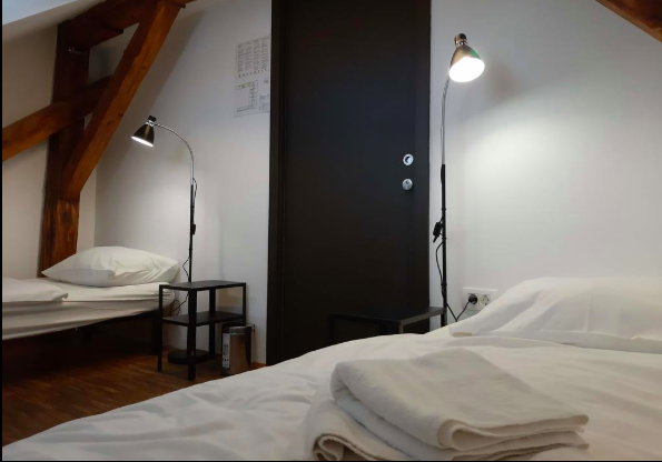 Наш номер на фото выглядел вот так. Уютненько, да?  Мы решили бронить.