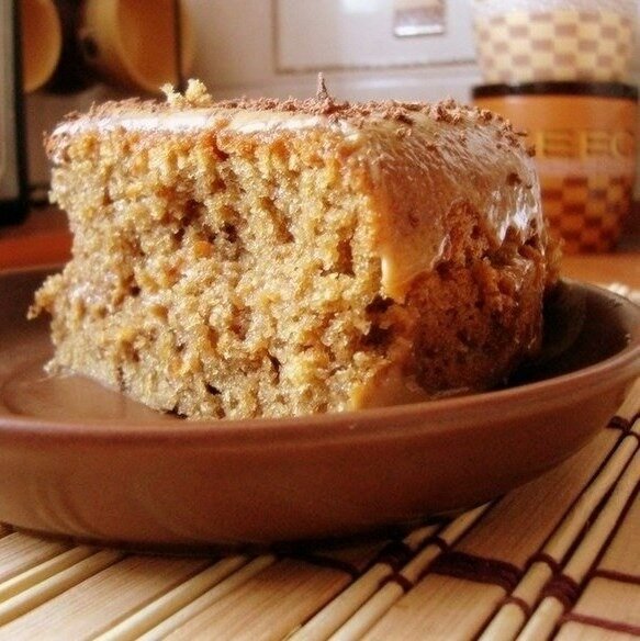 Нежный с легким  кофейным привкусом.