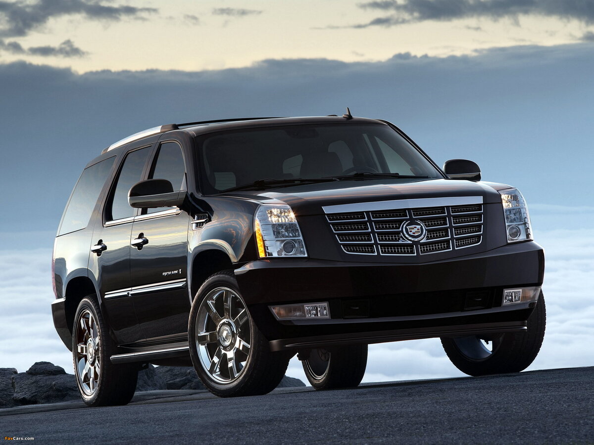 CADILLAC Escalade GMT800 3 поколения в кузове GMT 900.                        
