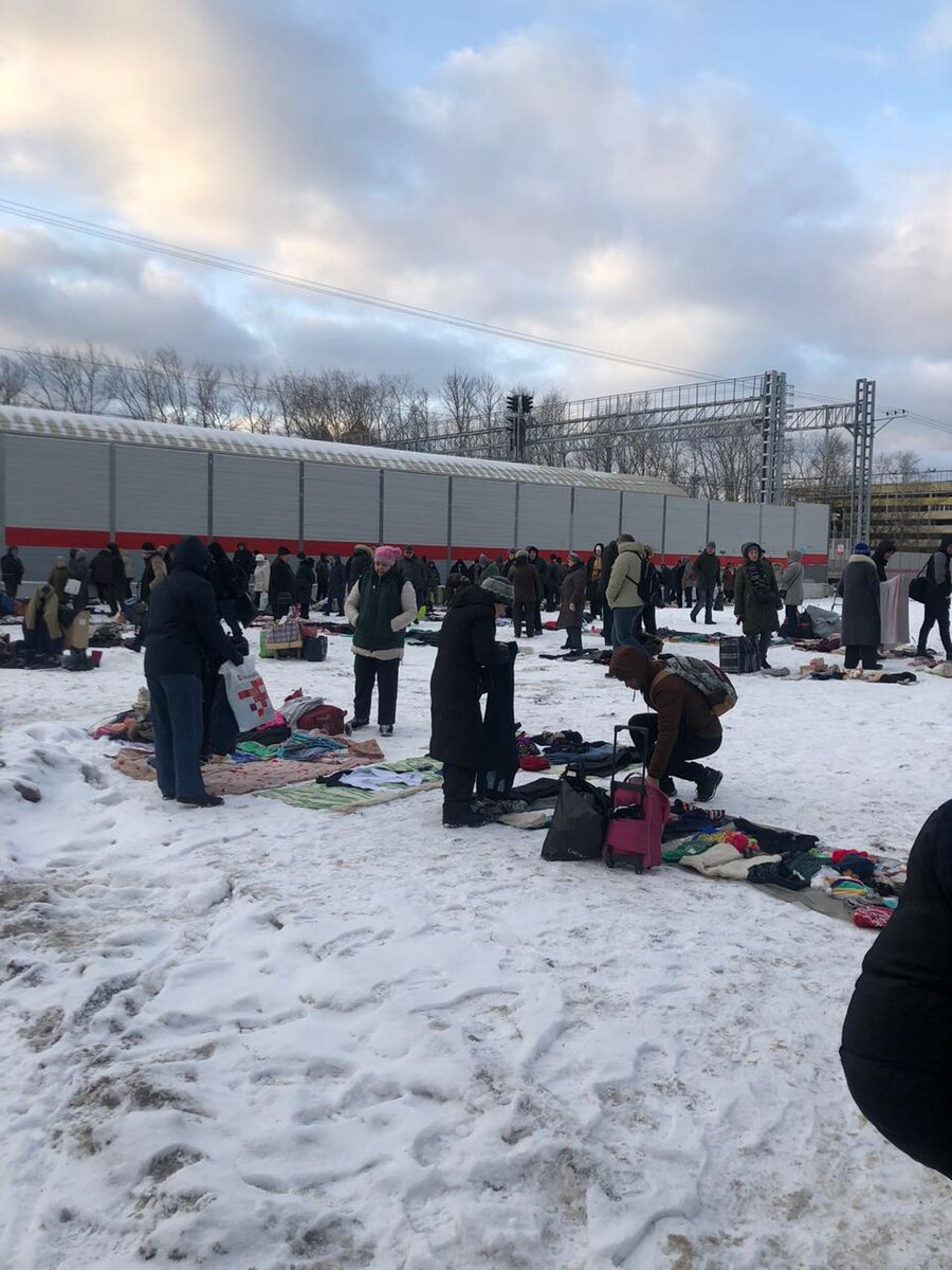 Бабушки есть , но их мало. 