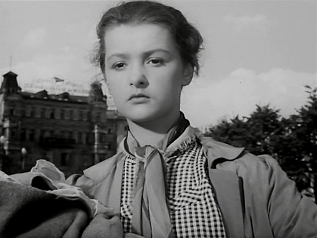 Кадр из фильме «Человек родился» (1956). Скриншот. Источник - YouTube.