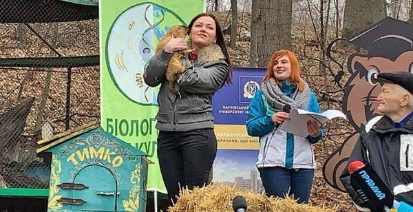 Весна, по прогнозу Тимки, наступить через 6 недель. 
