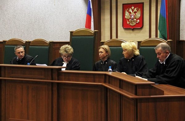 что это за люди?  --Всё честно и правильно, мы ничего не скрываем... --