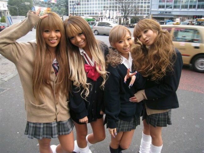 Гяру-школьницы