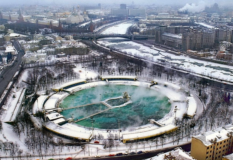 Бассейн в зимнее время