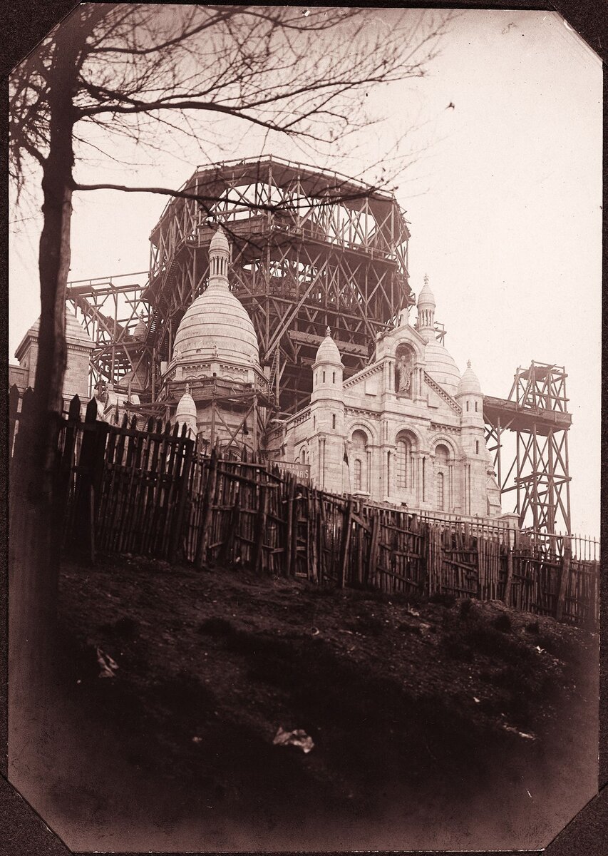 Так выглядел Париж, когда на Монмартре была построена знаменитая базилика Сакре-Кер (ныне одна из крупнейших туристических достопримечательностей Парижа). Фото 1895 года, Э. Гайар.