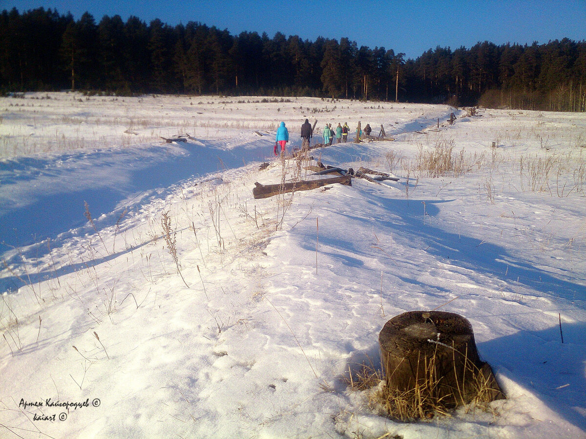 Поднимаемся к роднику у подножья горы Судовая (895 м). Фото: KAIART