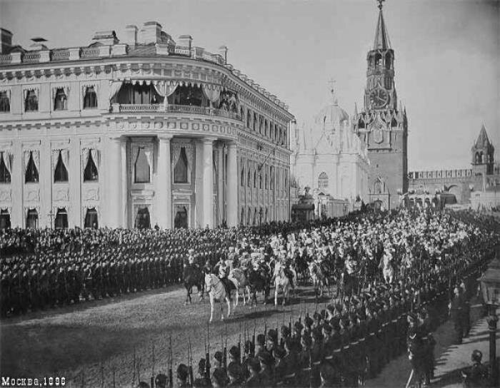 Въезд процессии в Кремль