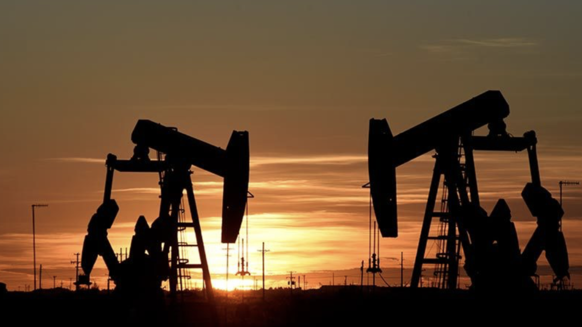 Между российским нефтяными компаниями начались споры о размере сокращения объёмов. Приведёт ли это к монополии добычи