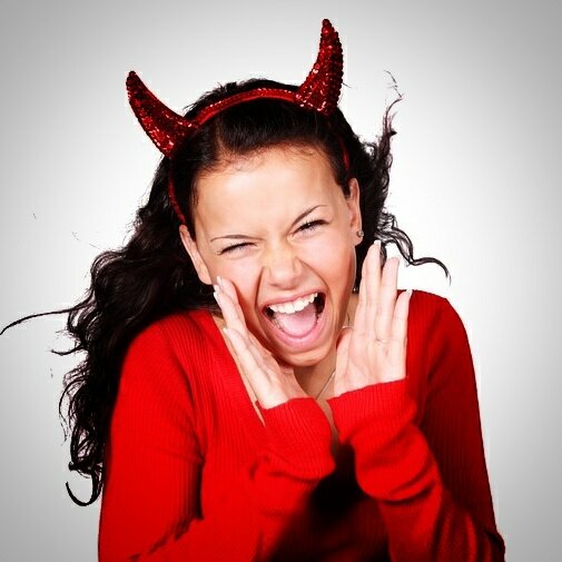 Скандал женщины утомляет и подавляет психику.