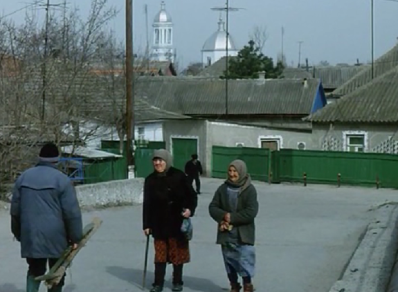 Кадр из фильма "Двенадцать стульев" Ульрики Оттингер