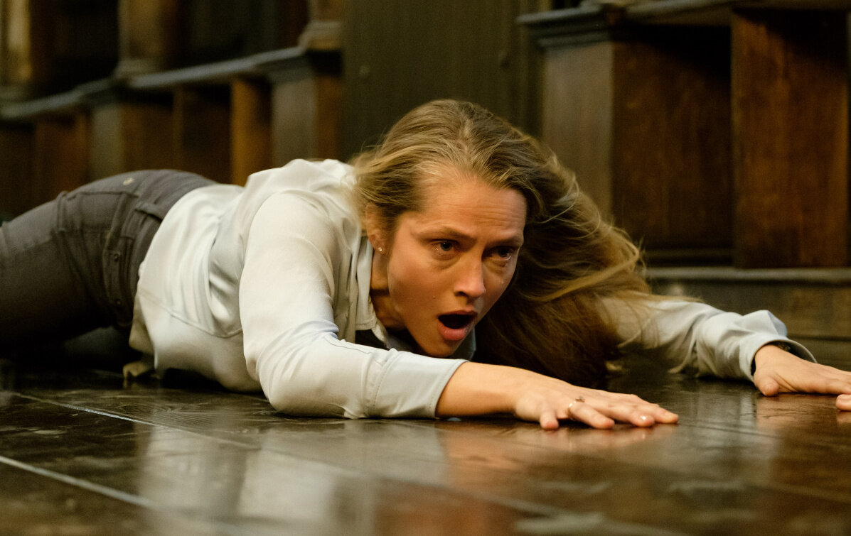 кадр из сериала Открытие ведьм