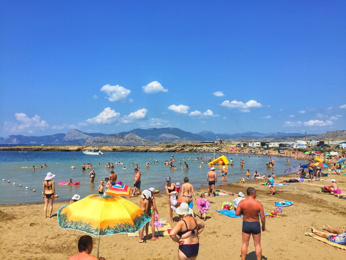 Мелкая бухта, редкость для Крыма, детский пляж в 7 километрах от Судака.