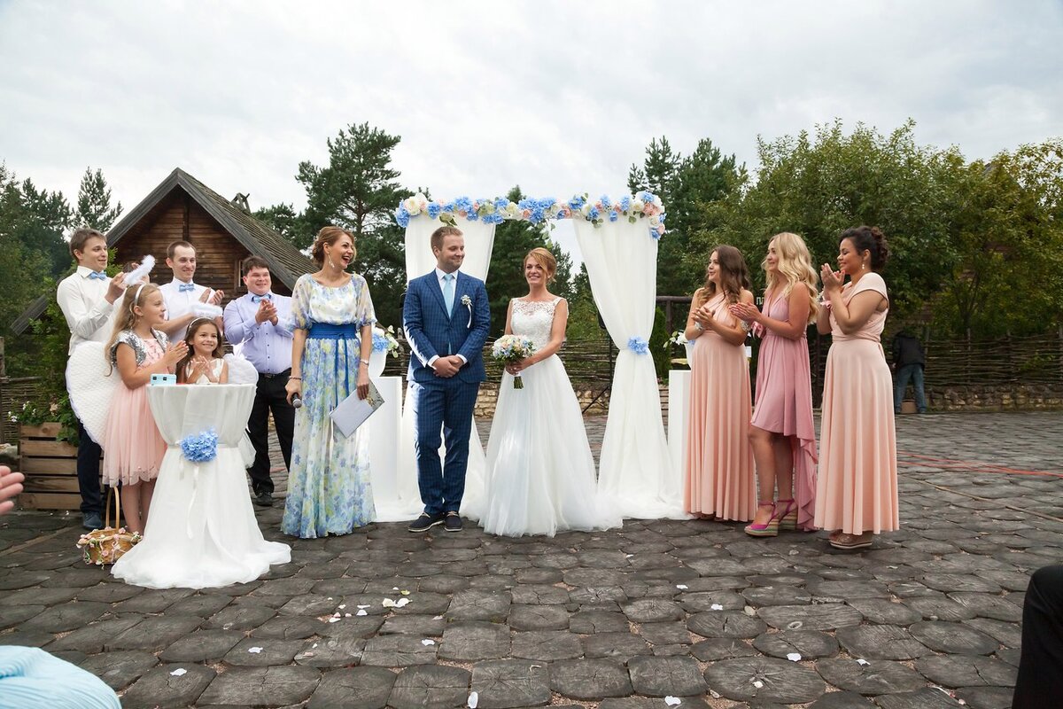 Выездная церемония регистрации брака.