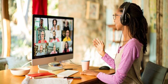 Легко размыть фон Skype до или во время разговора. 