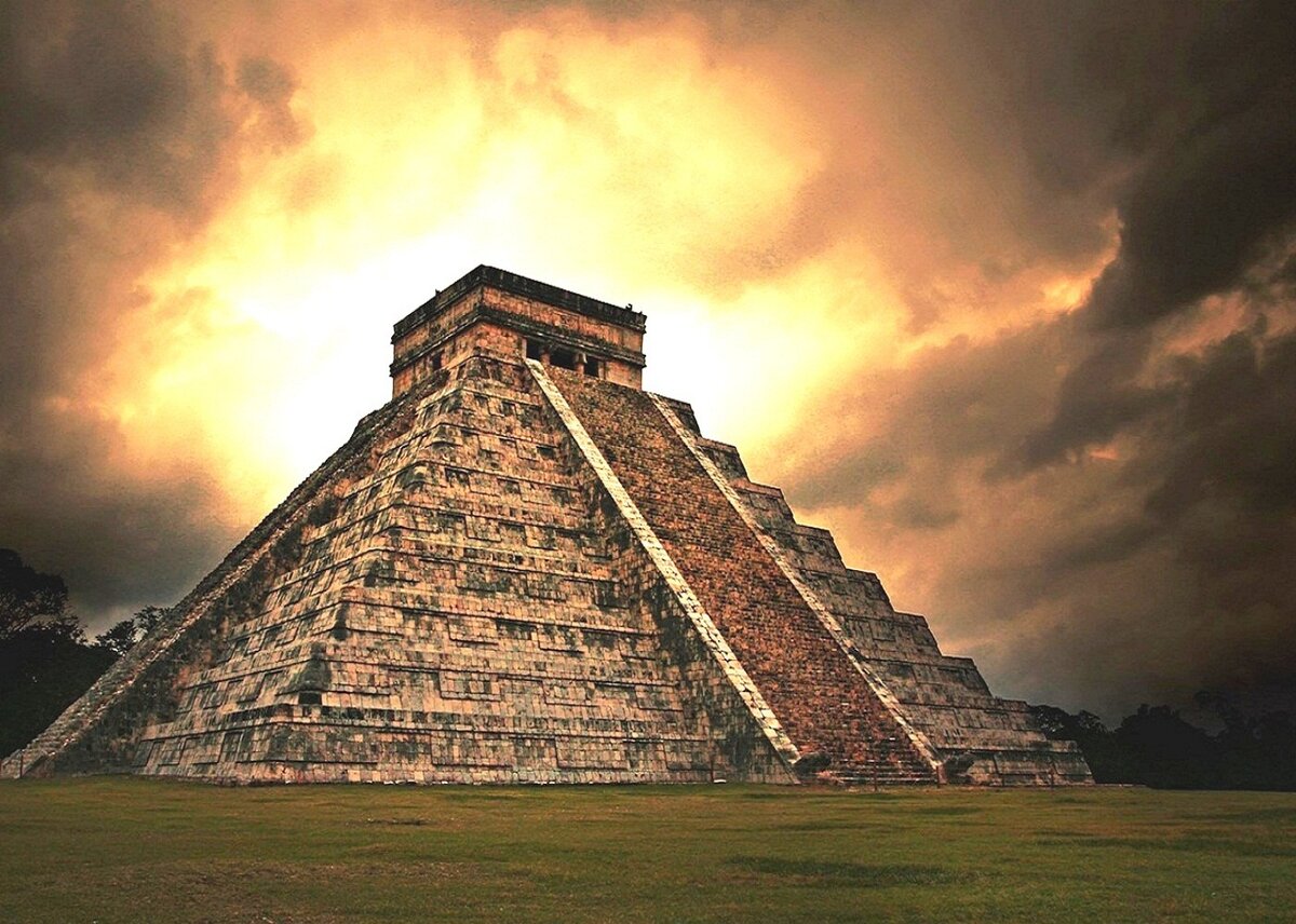 Такие пирамиды видел один из героев... Изображение из Яндекс-картинок.